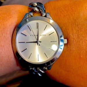 💯 percent authentic Michael Kors watch